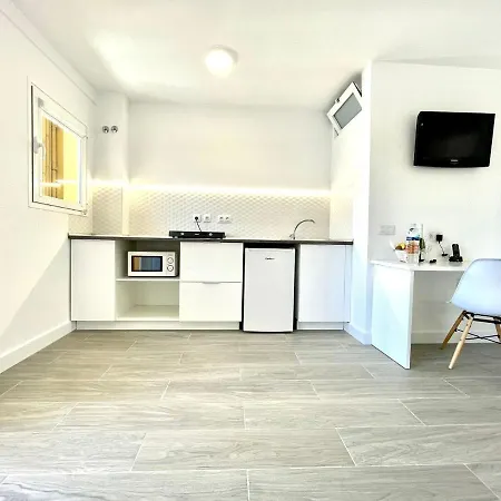 Reformed Studio, Free Wifi,rooftop Pool With View, Near Playa Jardin 아파트 푸에르토 드 라 크루즈