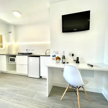 아파트 Reformed Studio, Free Wifi,rooftop Pool With View, Near Playa Jardin *